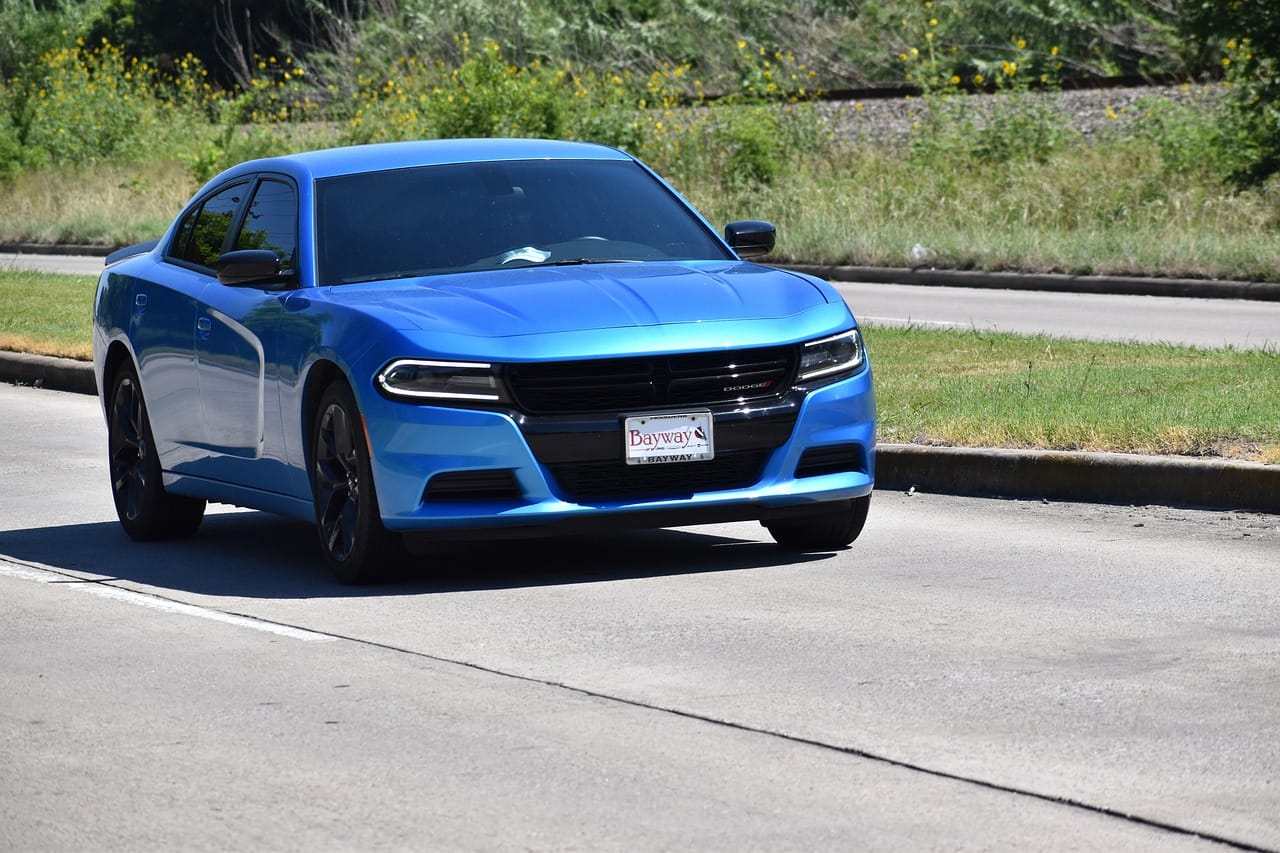 MC20 vs Ferrari 296 GTB – pojedynek włoskich superaut motoryzacja (29)